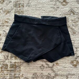 Black Zara skort